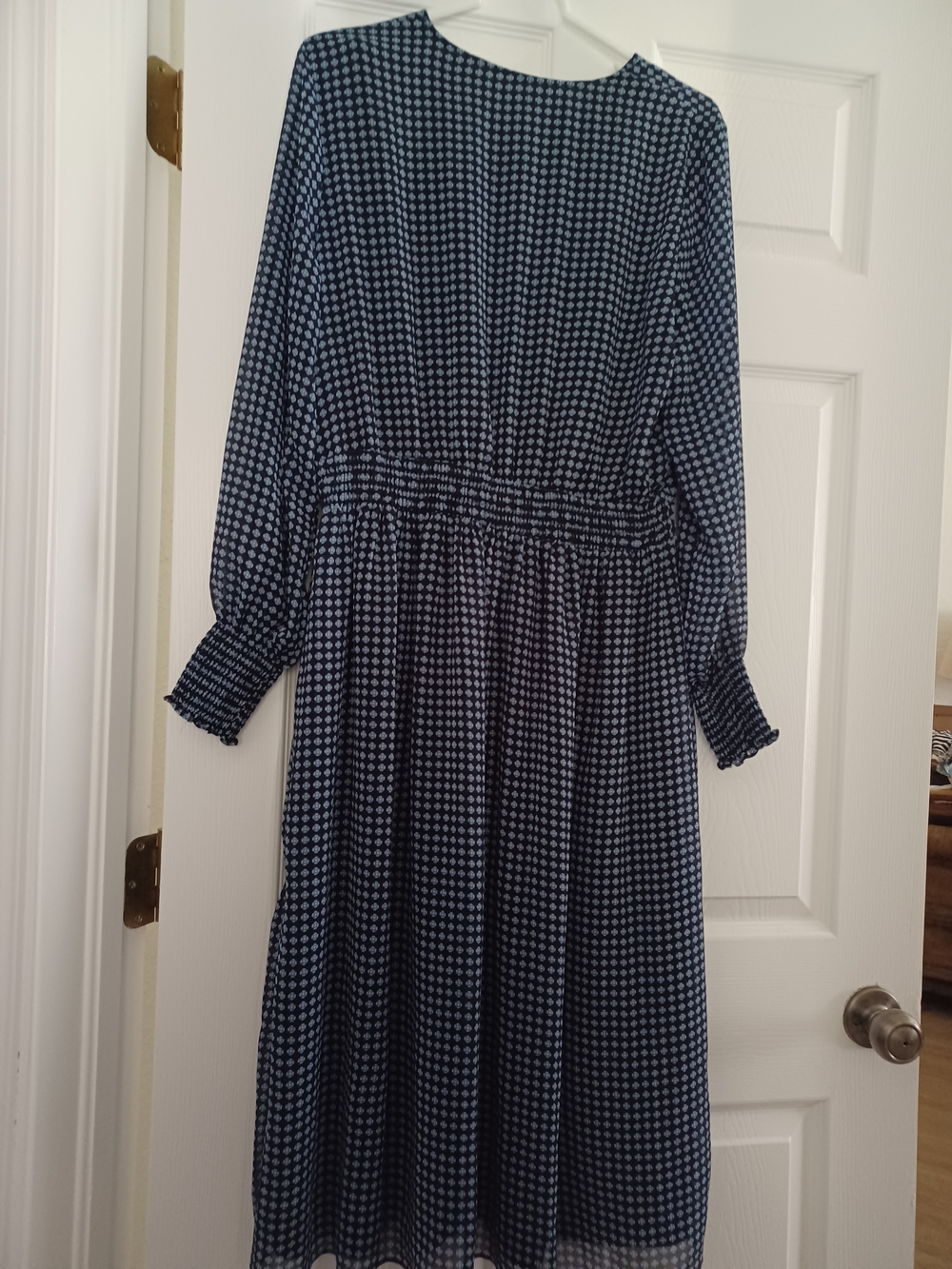 Who Whar Wear Womens Size XL Blue Patterned Long Sleeve V-Neck Smocked Dress - Picture 6 of 7